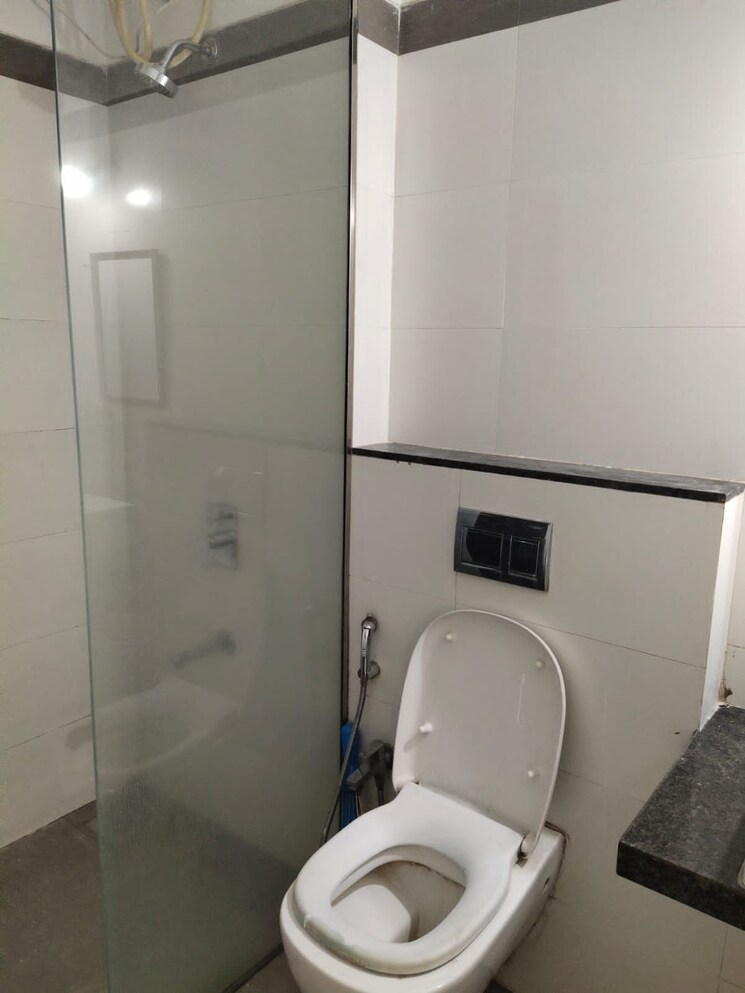 Bathroom, kalpataru-immensa 3 Bedroom 950 Sq.Ft. Apartment In Kolshet Road Thane 9725776