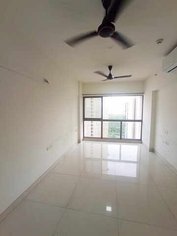 Room in 3 BHK Apartment at Kalpataru Immensa, Kolshet Road – for Rent