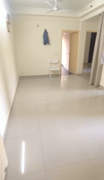 Room in 2 BHK Apartment at Amrapali Dream Valley, Tech Zone 4 Greater Noida – for Rent