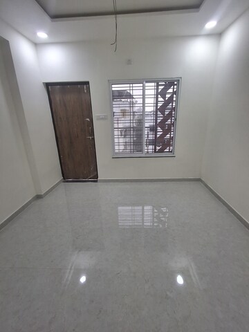 Room in 3 BHK Apartment at Narendra Nagar – for Rent