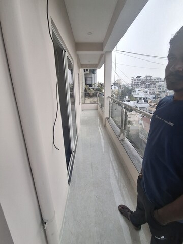 Furnished Amenities in 3 BHK Apartment at Narendra Nagar – for Rent