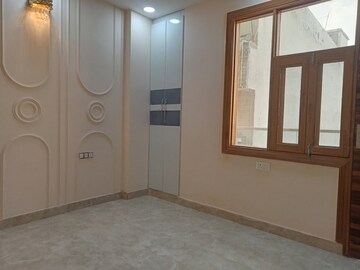 Room in 3 BHK Builder Floor at Mahavir Enclave 1 – for Rent