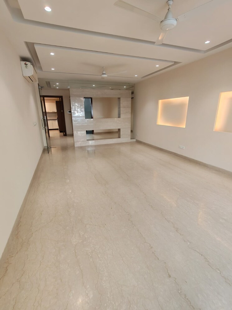 Room, defence colony 4 Bedroom 2925 Sq.Ft. Builder Floor In Defence Colony Delhi 9725896