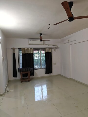 Room in 2 BHK Apartment at Aakaar Tanishq Wisteria, Lower Parel – for Rent