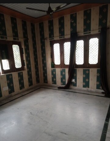 Room in 2 BHK Villa at Aliganj – for Rent