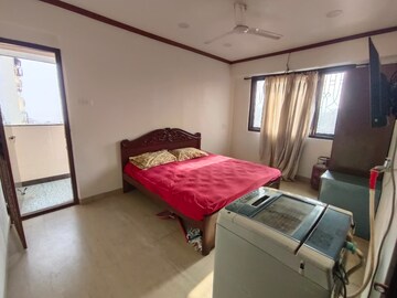 Bedroom in 2 BHK Apartment at Colaba – for Rent