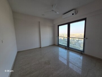 Room in 2.5 BHK Apartment at Adani Ten BKC, Bandra East – for Rent