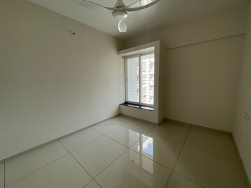 Room in 2 BHK Apartment at Yashwin Orizzonte, Kharadi – for Rent