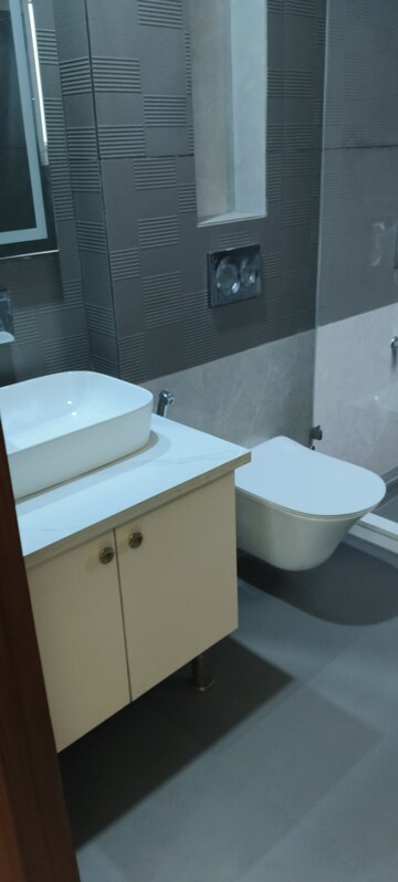 Bathroom in 6+ BHK Villa at RWA Apartments Sector 52, Sector 52 – for Rent