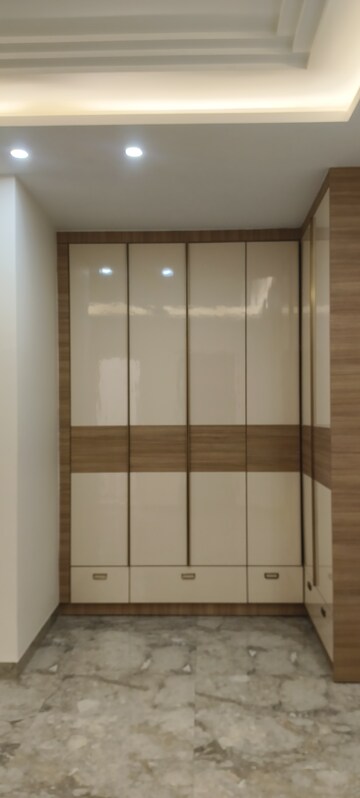 Building Lobby in 6+ BHK Villa at RWA Apartments Sector 52, Sector 52 – for Rent