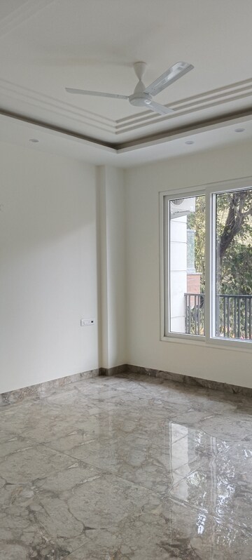 Room in 6+ BHK Villa at RWA Apartments Sector 52, Sector 52 – for Rent