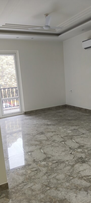 Room in 6+ BHK Villa at RWA Apartments Sector 52, Sector 52 – for Rent