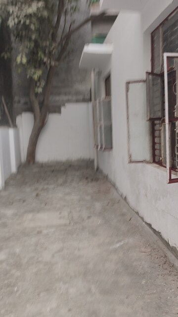 Staircase in 6+ BHK Villa at RWA Apartments Sector 52, Sector 52 – for Rent