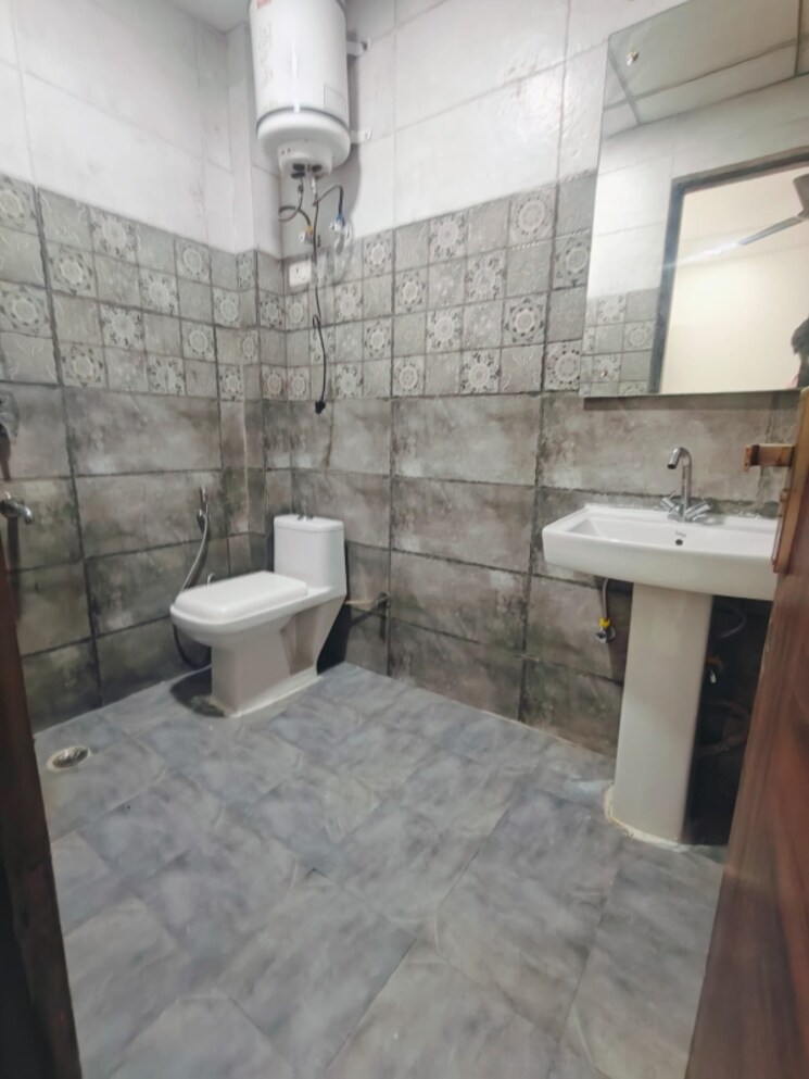 Bathroom, sector 44 1 RK 400 Sq.Ft. Builder Floor In Sector 44 Gurgaon 9726052