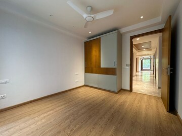 Room in 4 BHK Builder Floor at Sector 55 – for Rent