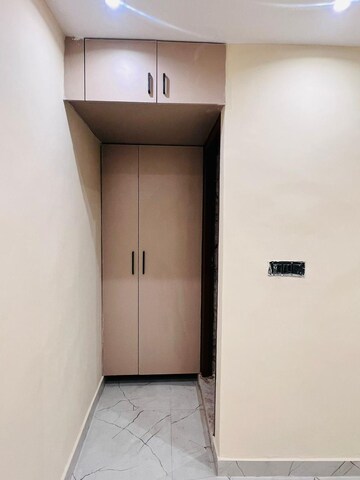 Furnished Amenities in 2 BHK Builder Floor at Bhola Nath Nagar – for Rent