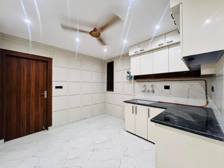 Kitchen, bhola nath nagar 2 Bedroom 650 Sq.Ft. Builder Floor In Bhola Nath Nagar Delhi 9726158