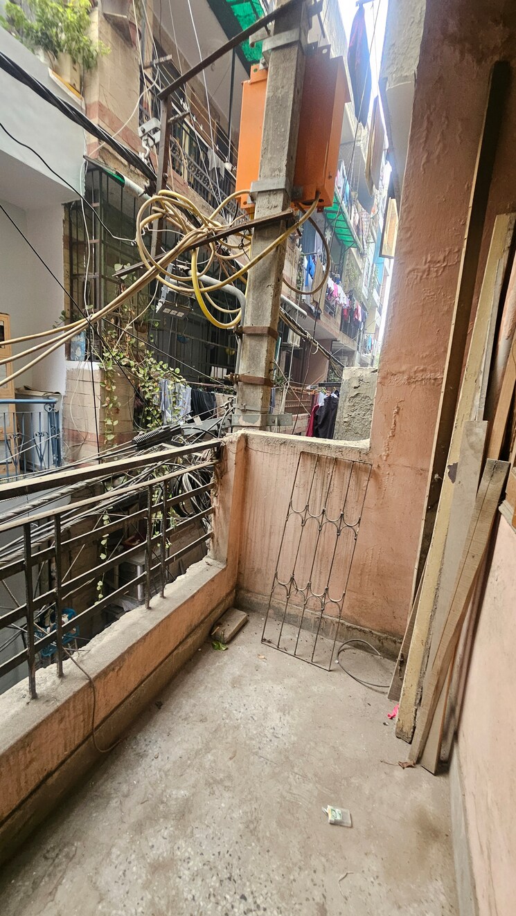 Balcony, dilshad colony 1 Bedroom 450 Sq.Ft. Apartment In Dilshad Colony Delhi 9726248