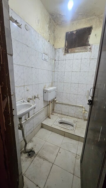 Bathroom in 1 BHK Apartment at Dilshad Colony – for Sale