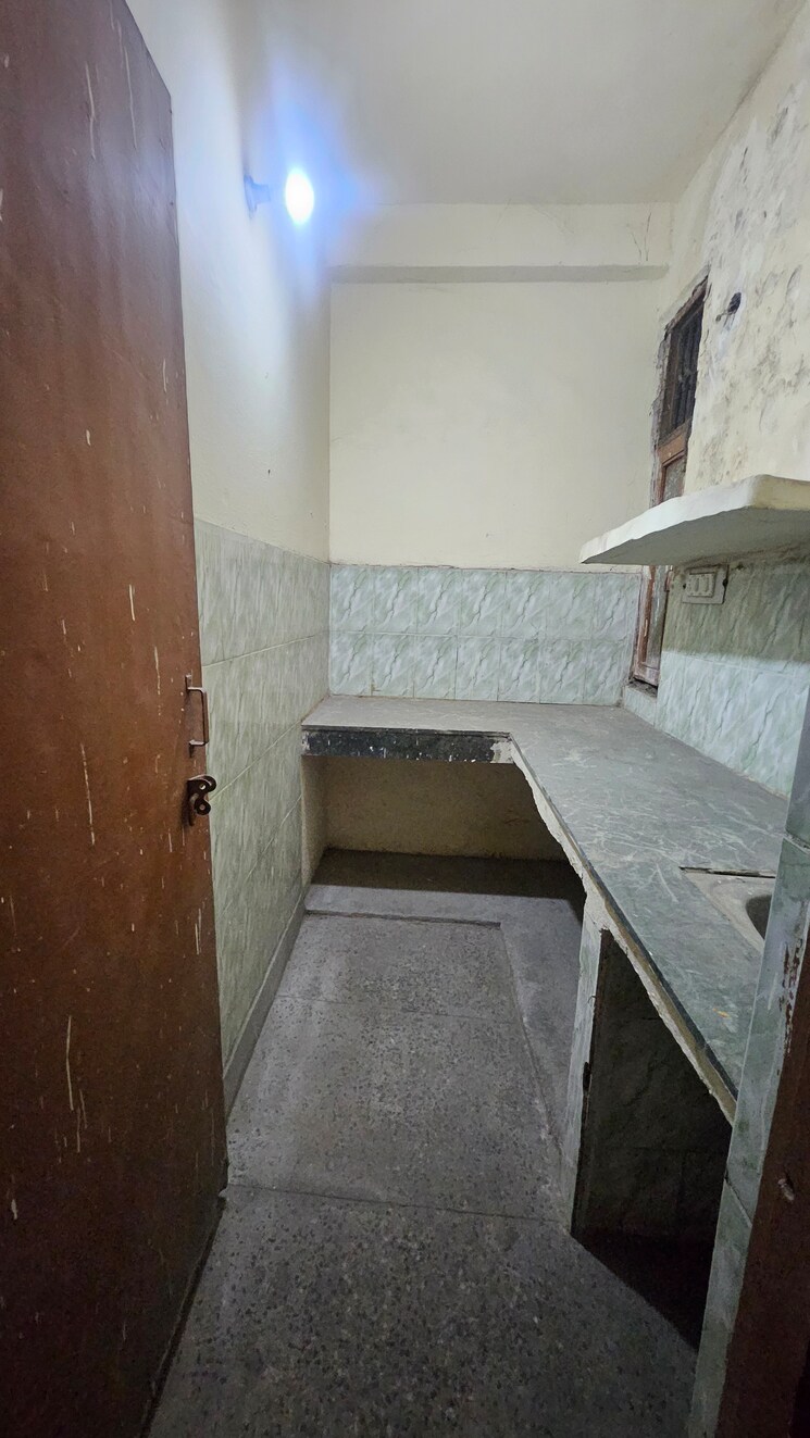 Kitchen, dilshad colony 1 Bedroom 450 Sq.Ft. Apartment In Dilshad Colony Delhi 9726248