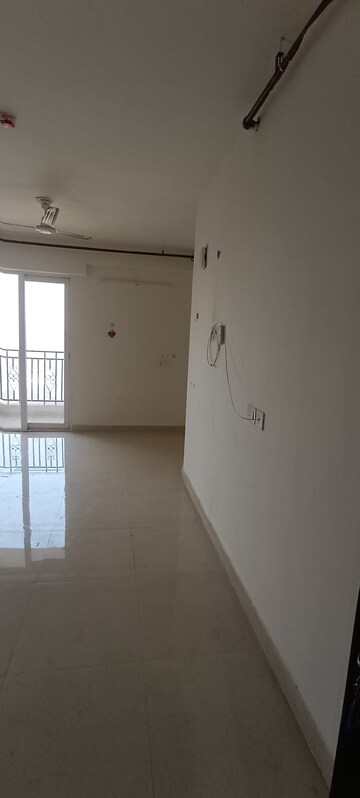 Room in 2 BHK Apartment at Signature Global Prime, Sector 63a – for Rent