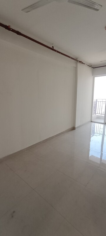 Room in 2 BHK Apartment at Signature Global Prime, Sector 63a – for Rent