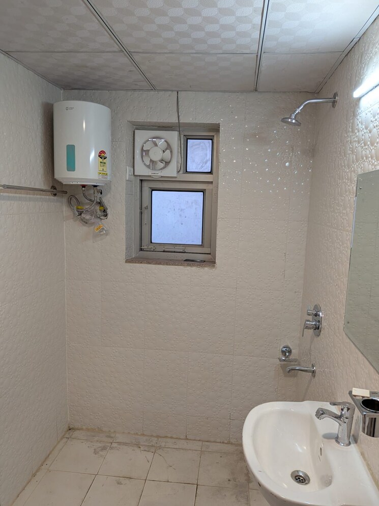 Bathroom, sector 19 dwarka 3 Bedroom 1800 Sq.Ft. Apartment In Sector 19 Dwarka Delhi 9726238