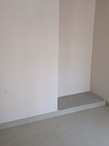 Room in 2 BHK Apartment at Amrapali Golf Homes, Sector 4 Greater Noida – for Sale