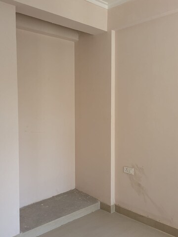 Room in 2 BHK Apartment at Amrapali Golf Homes, Sector 4 Greater Noida – for Sale