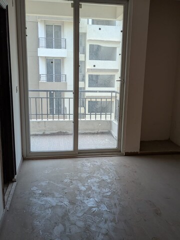 Room in 2 BHK Apartment at Amrapali Golf Homes, Sector 4 Greater Noida – for Sale