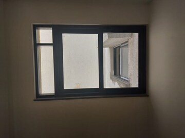 Room in 2 BHK Apartment at Kolte Patil Downtown Langston, Kharadi – for Rent