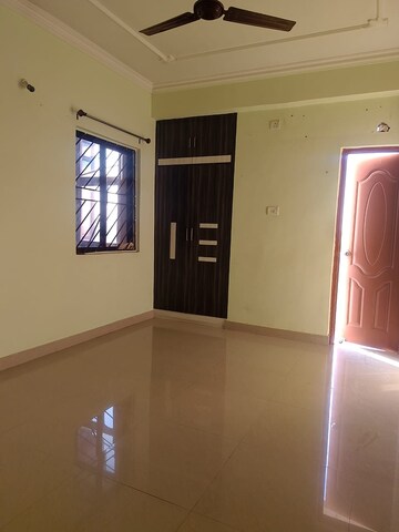 Room in 3 BHK Apartment at Morabadi – for Rent