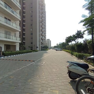 Parking in 3 BHK Apartment at Microtek Greenburg, Sector 86 – for Rent