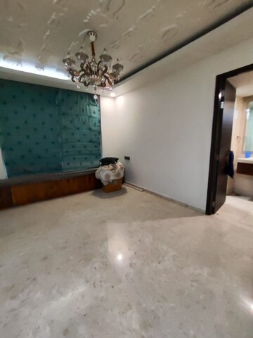 Room in 4 BHK Apartment at Hiranandani Brookhill, Ghodbunder Road – for Sale