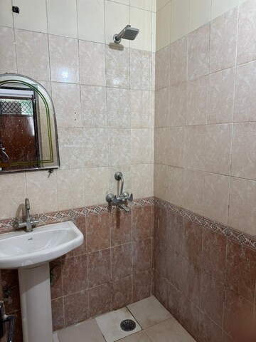 Bathroom in 4 BHK Builder Floor at Ardee City, Sector 52 – for Sale