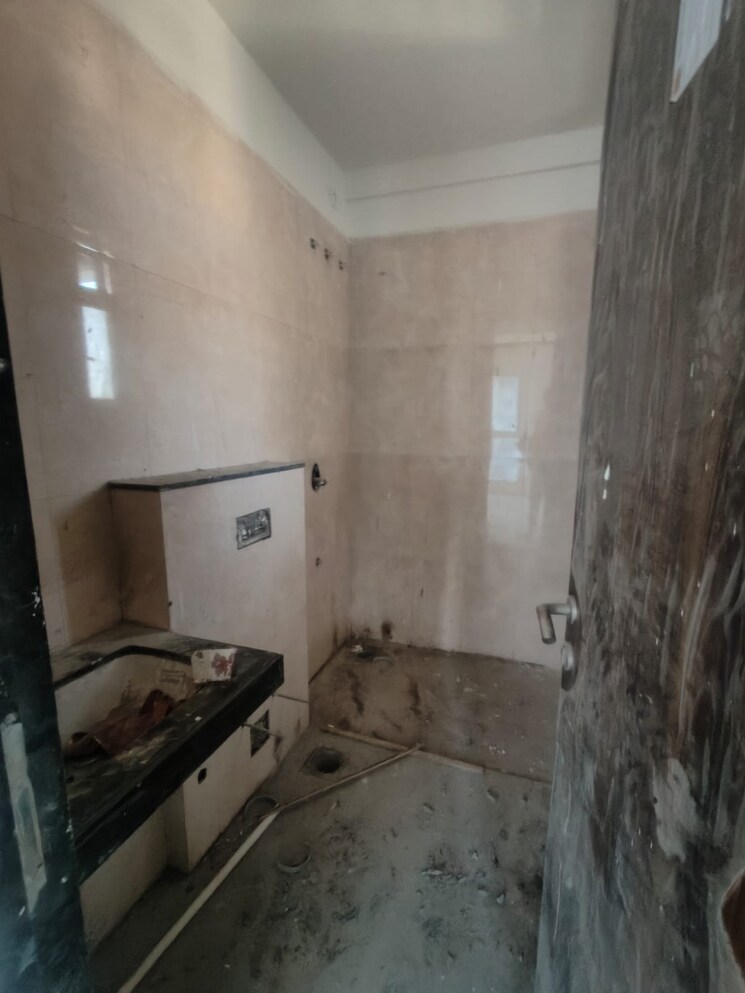 Bathroom, sheth-zuri 3 Bedroom 800 Sq.Ft. Apartment In Laxmi Nagar Thane 9726439