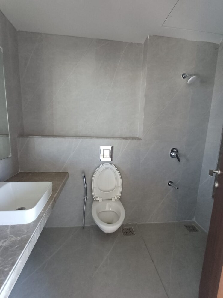 Bathroom, sheth-zuri 3 Bedroom 800 Sq.Ft. Apartment In Laxmi Nagar Thane 9726439