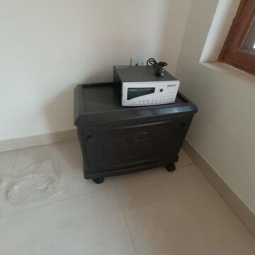 Furnished Amenities in 2 BHK Builder Floor at Mall Fifty One, Indira Colony – for Rent