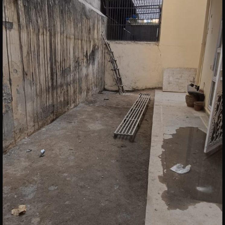 Balcony, sector 51 2 Bedroom 250 Sq.Yd. Builder Floor In Sector 51 Gurgaon 9726446