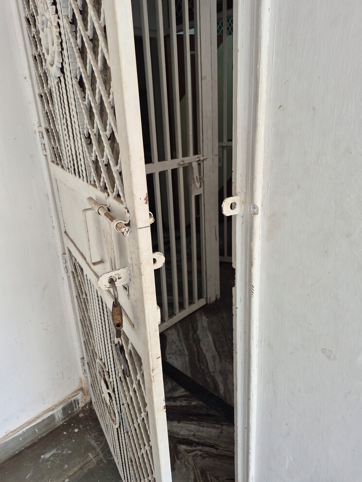 Cover Image, mayur vihar 3.5 Bedroom 980 Sq.Ft. Builder Floor In Mayur Vihar Delhi 9726458