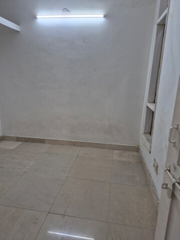 Furnished Amenities in 3.5 BHK Builder Floor at Mayur Vihar – for Rent