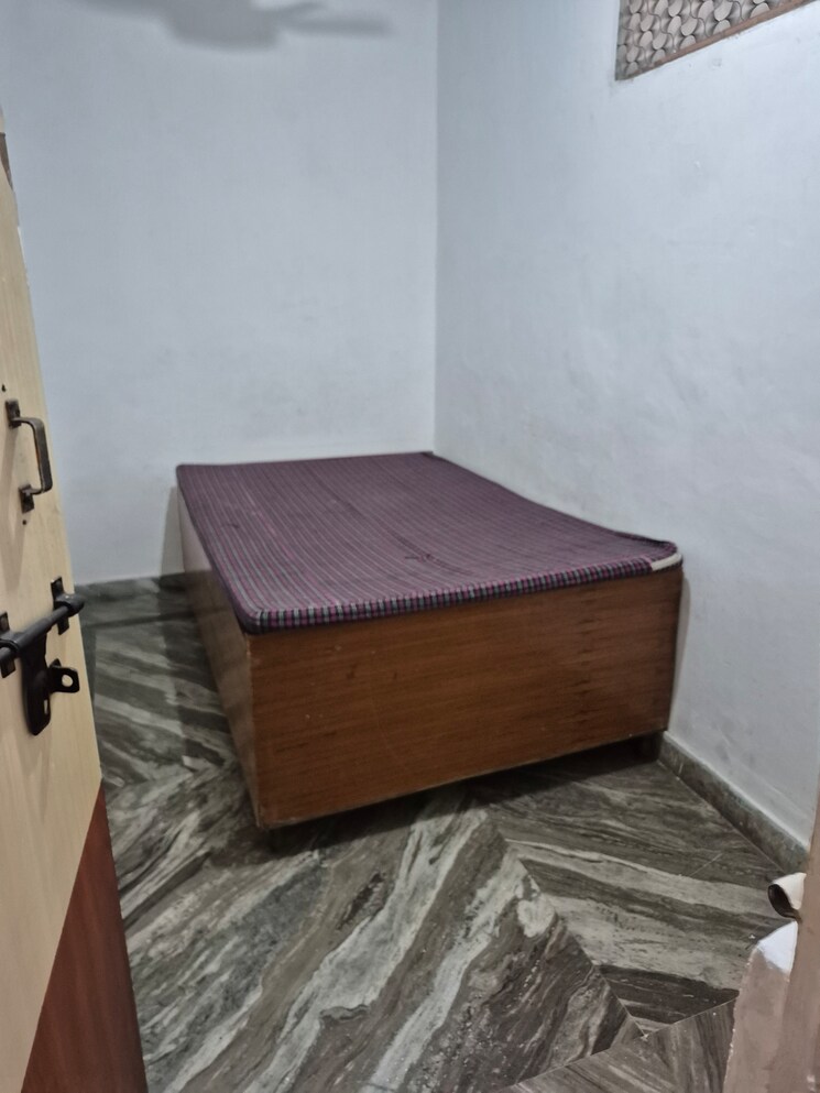 Master Bedroom, mayur vihar 3.5 Bedroom 980 Sq.Ft. Builder Floor In Mayur Vihar Delhi 9726458