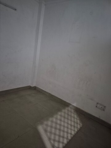 Furnished Amenities in 3.5 BHK Builder Floor at Mayur Vihar – for Rent