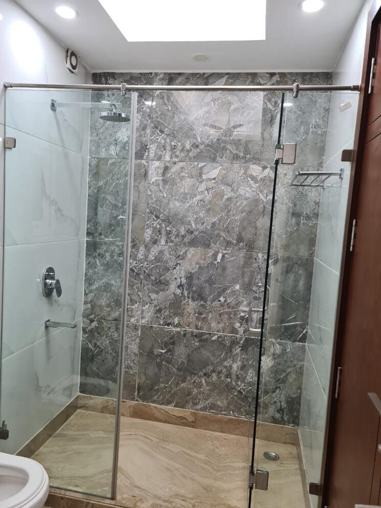 Bathroom, greater kailash i 3 Bedroom 250 Sq.Yd. Builder Floor In Greater Kailash I Delhi 9726459