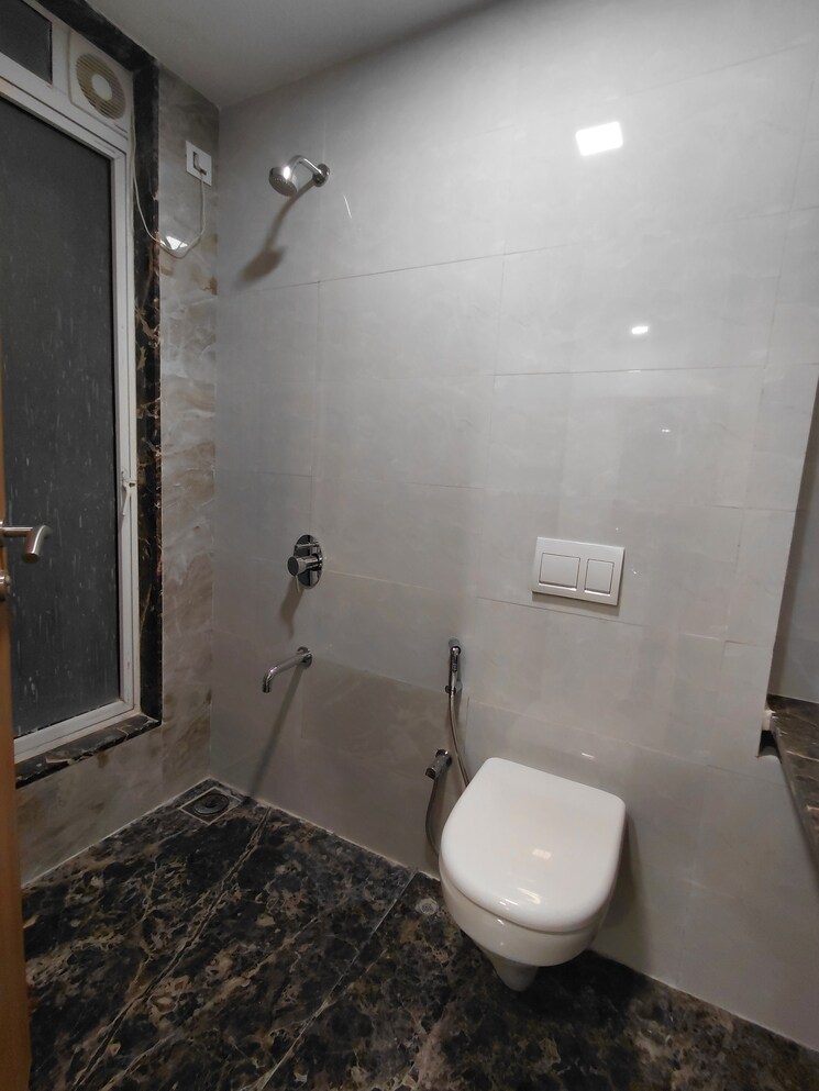 Bathroom, ekta-tripolis-phase-2 3 Bedroom 1084 Sq.Ft. Apartment In Goregaon West Mumbai 9726470