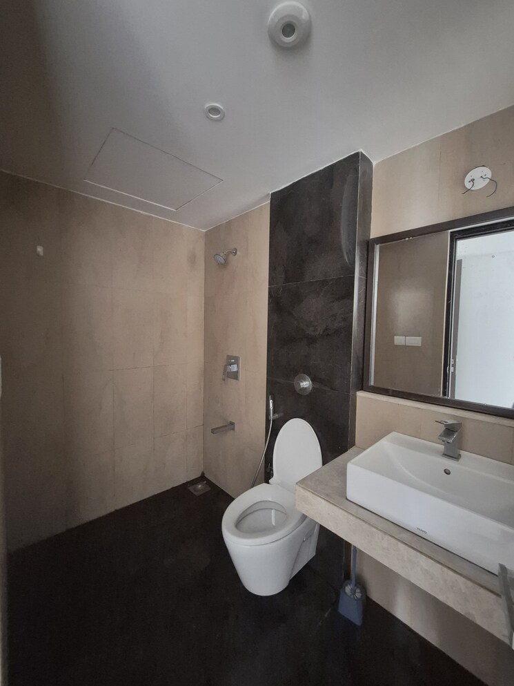 Bathroom, lodha-splendora 3 Bedroom 874 Sq.Ft. Apartment In Ghodbunder Road Thane 9726475