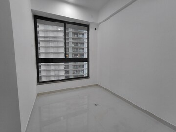 Room in 2 BHK Apartment at Sunteck Avenue 2, Goregaon West – for Rent