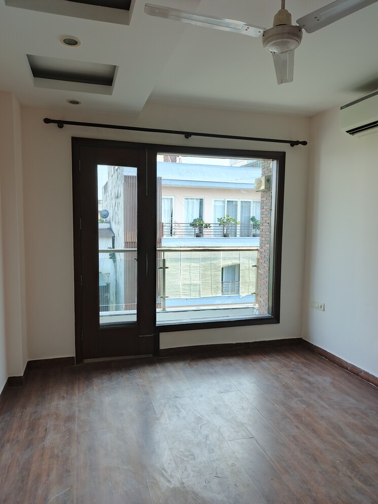 Room, hauz khas enclave 4 Bedroom 3000 Sq.Ft. Builder Floor In Hauz Khas Enclave Delhi 9726495