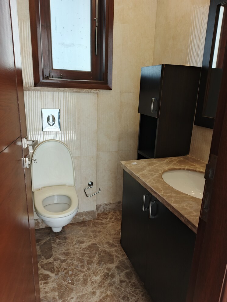 Bathroom, hauz khas enclave 4 Bedroom 3000 Sq.Ft. Builder Floor In Hauz Khas Enclave Delhi 9726495
