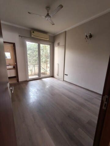 Room in 3 BHK Apartment at Central Park Flower Valley Aqua Front Towers, Sohna Sector 33 – for Rent